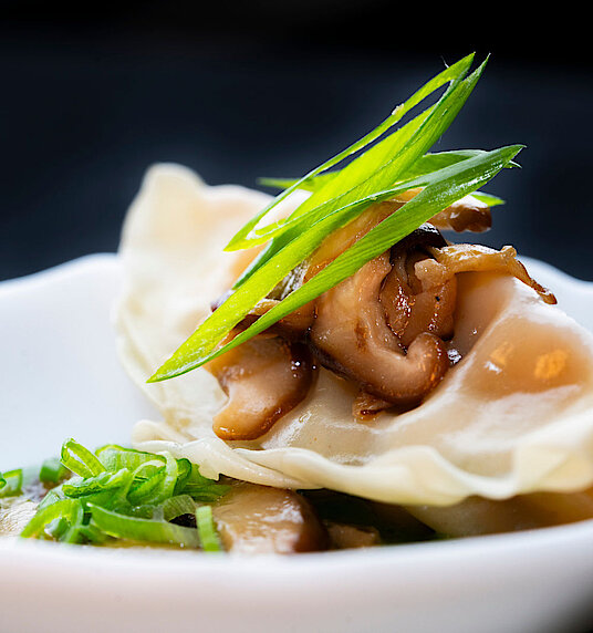 The sixth course of the vegetarian Eatrenalin menu 'Green Dimensions' In the room 'Umami', we will show you the fifth dimension of Asia.