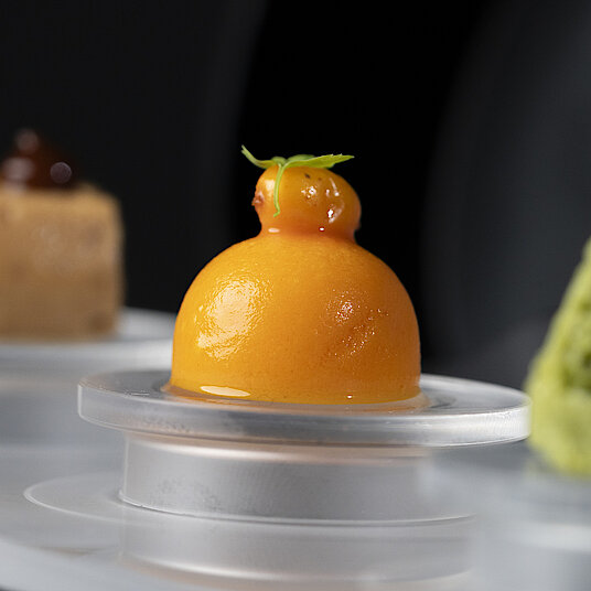 The fifth course of the Eatrenalin menu 'Red Dimensions' True explosions of flavour await you in the room 'Taste'.