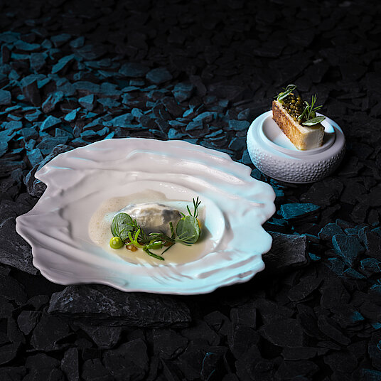 The fourth course of the Eatrenalin menu 'Red Dimensions Exclusive' In the room 'Ocean', we will indulge you with sensual tastes from the depth of the ocean.