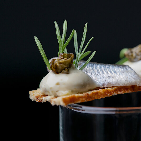 The first course of the Eatrenalin menu 'Red Dimensions' In the lounge, the course 'Indulgent introduction' awaits you.