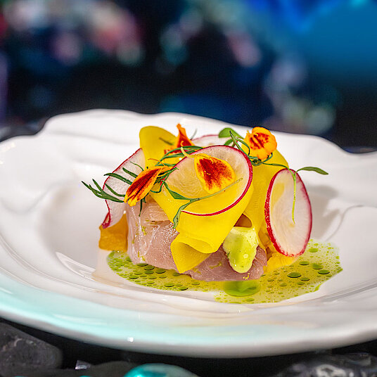 The fourth course of the Eatrenalin menu 'Red Dimensions' In the room 'Ocean', we will indulge you with sensual tastes from the depth of the ocean.