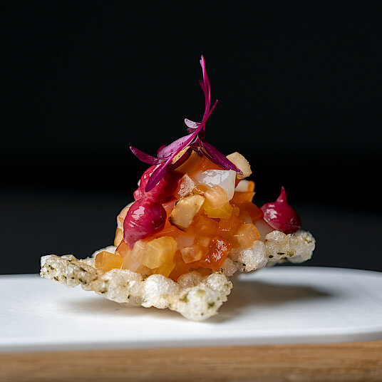 The second course of the Eatrenalin menu 'Red Dimensions' In the room 'Waterfall', the course 'A ritual for your palate' awaits you.