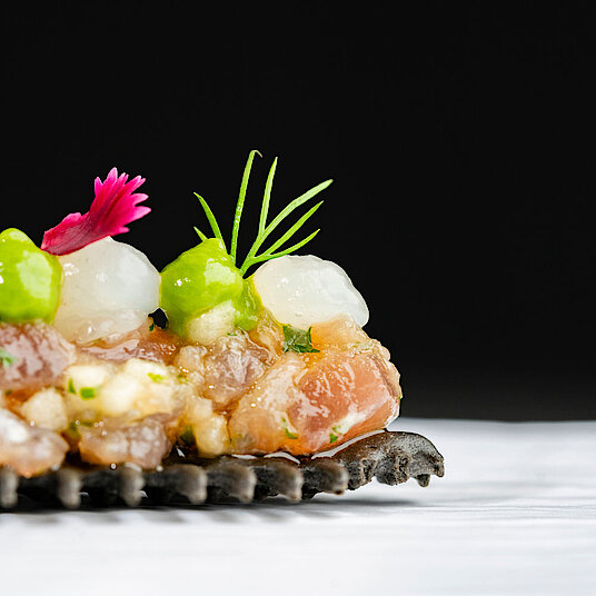 The second course of the Eatrenalin menu 'Red Dimensions' In the room 'Waterfall', the course 'A ritual for your palate' awaits you.