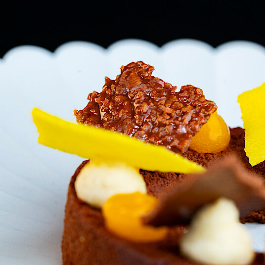 The eighth course of the Eatrenalin menu 'Red Dimensions' In the room 'Incarnation', you will experience a sweet transformation.